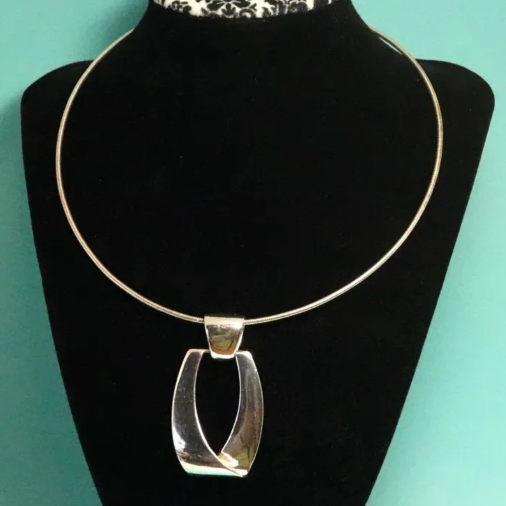Silver Liz Claiborne Liz & Co Coil Collar Necklace with Pendant 15" jewelry - Picture 10 of 13
